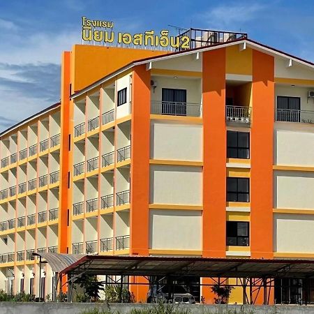 โรงแรมนิยม เอสทีเอ็น 2 - Niyom Stn 2 Hotel Ban Phue Eksteriør bilde